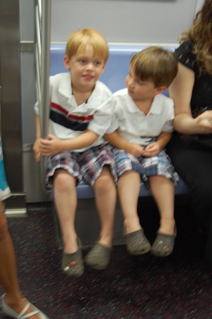 peyton and alec on the subway 2